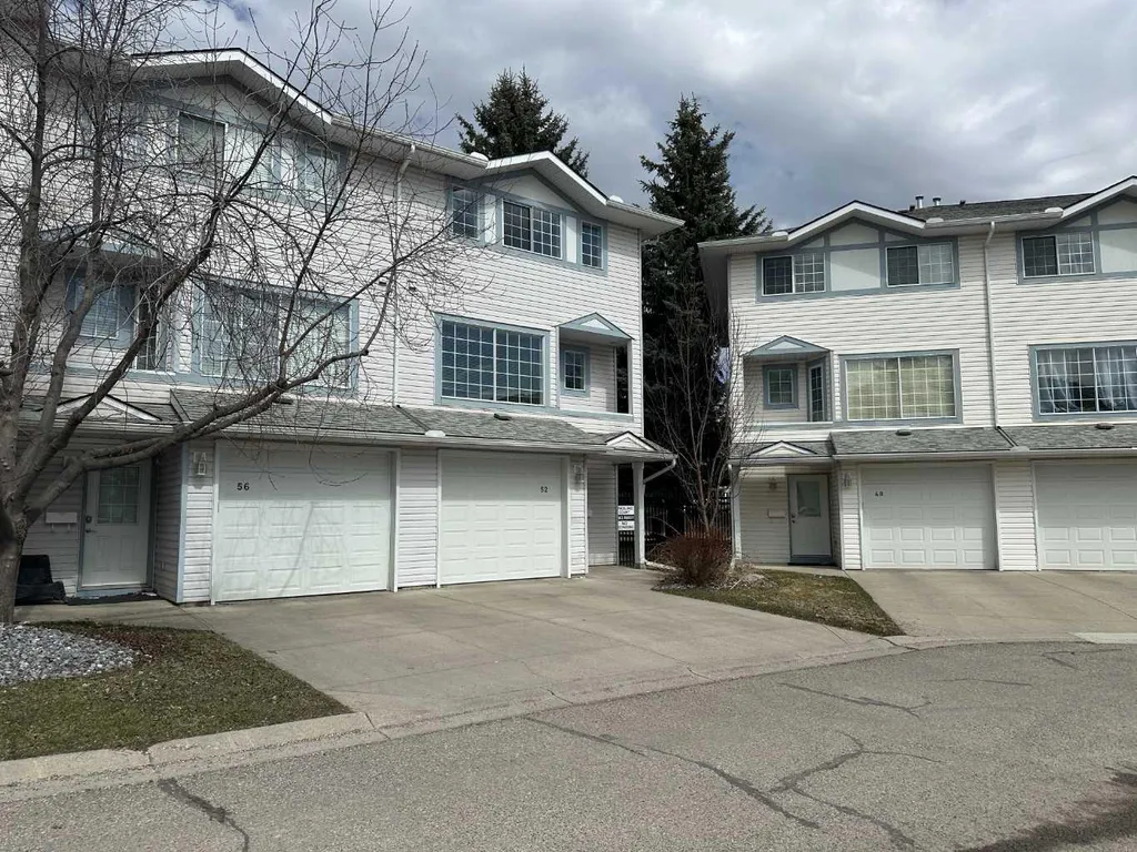 52 Kingsland Court SW Calgary AB T2V0S2