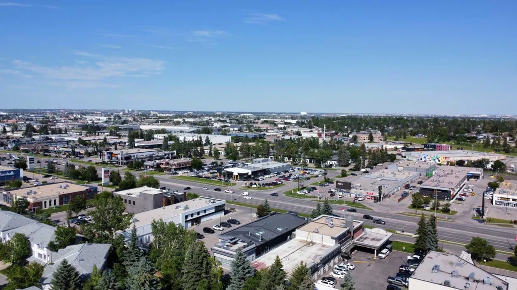 52 Kingsland Court SW Calgary AB T2V0S2