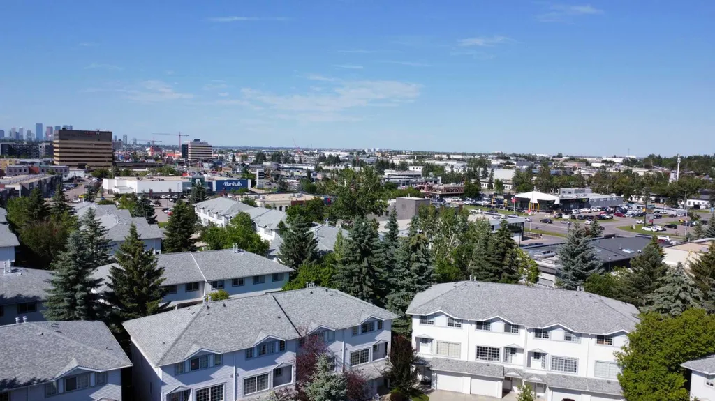 52 Kingsland Court SW Calgary AB T2V0S2