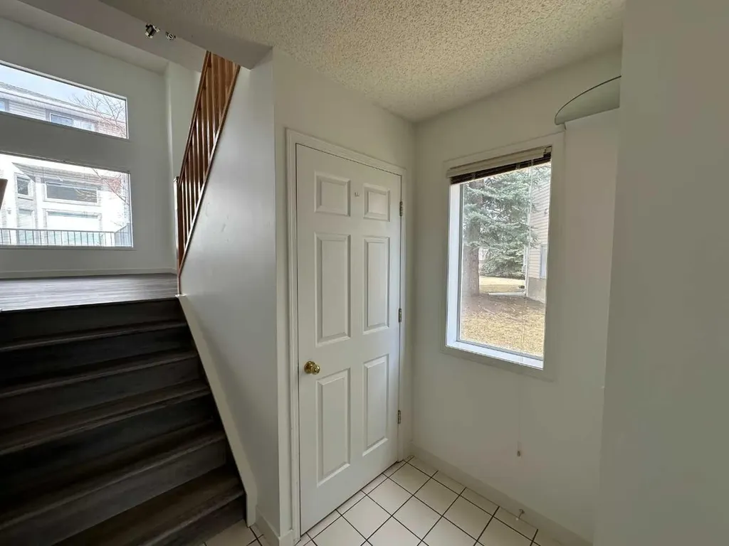 52 Kingsland Court SW Calgary AB T2V0S2