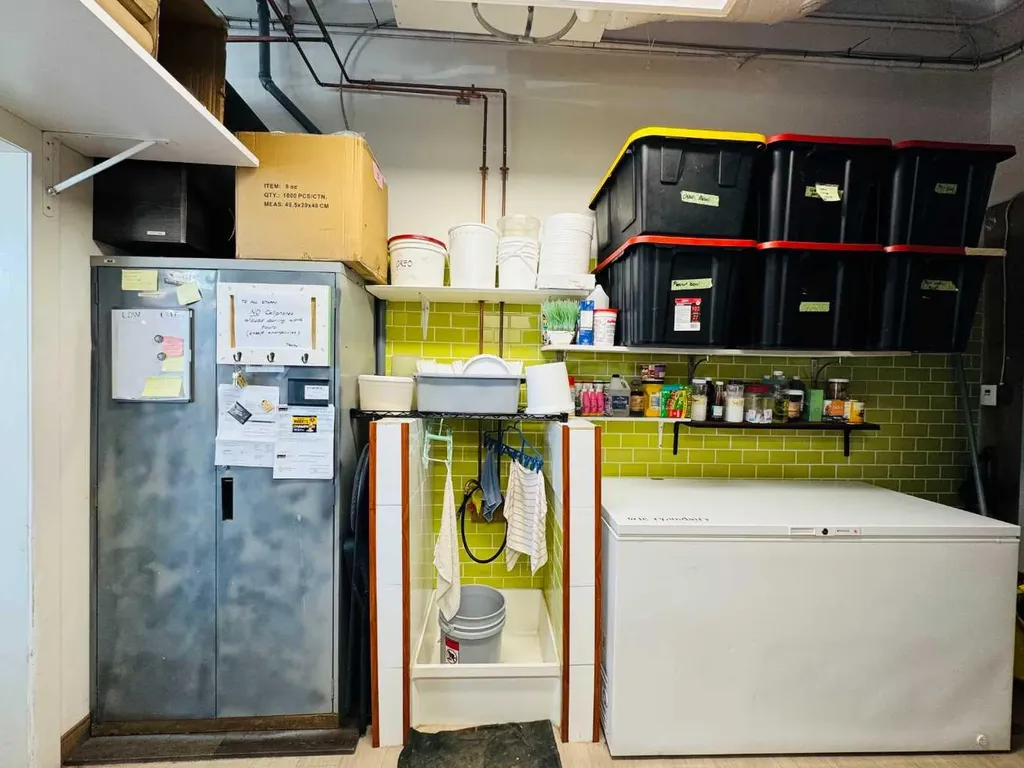 1102 3 Avenue NW Calgary AB T2N 4J3