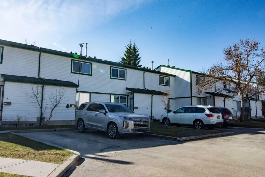 100 Pennsylvania Road SE Calgary AB T2A 4Y8