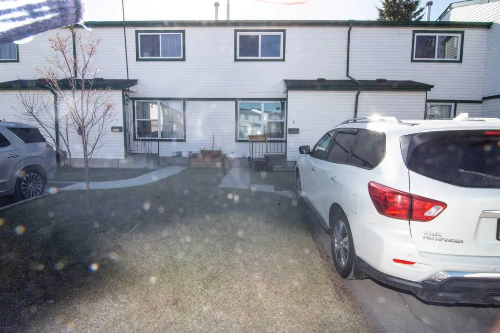 100 Pennsylvania Road SE Calgary AB T2A 4Y8