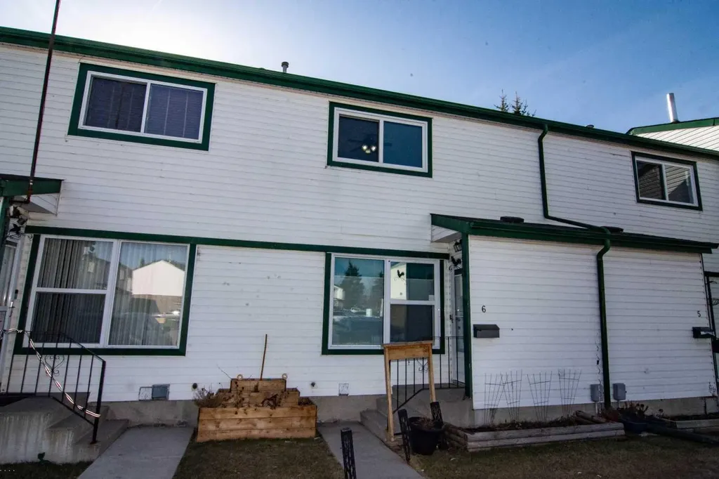 100 Pennsylvania Road SE Calgary AB T2A 4Y8