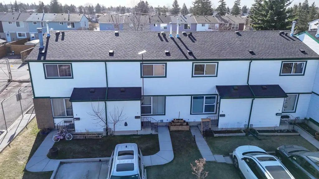 100 Pennsylvania Road SE Calgary AB T2A 4Y8