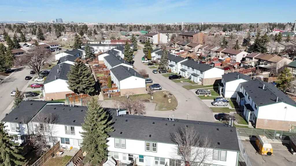 100 Pennsylvania Road SE Calgary AB T2A 4Y8