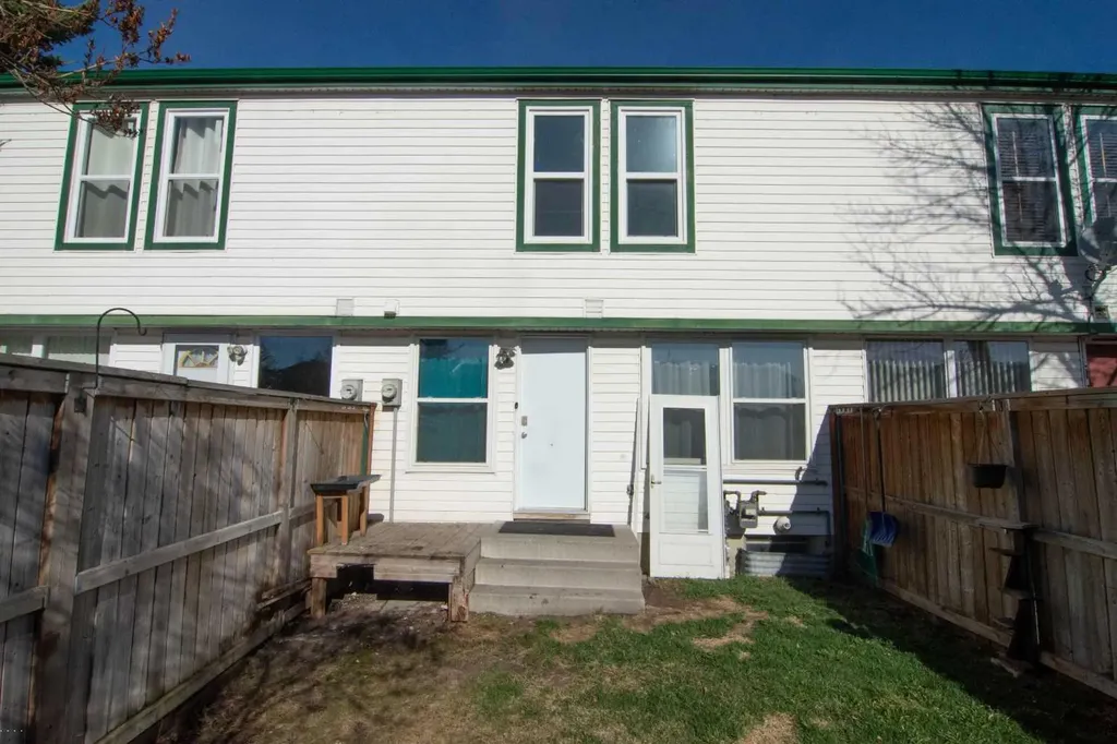 100 Pennsylvania Road SE Calgary AB T2A 4Y8