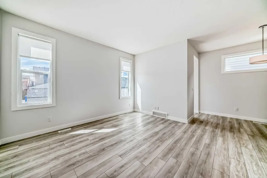 121 Ambleside Heath NW Calgary AB T3P1S4