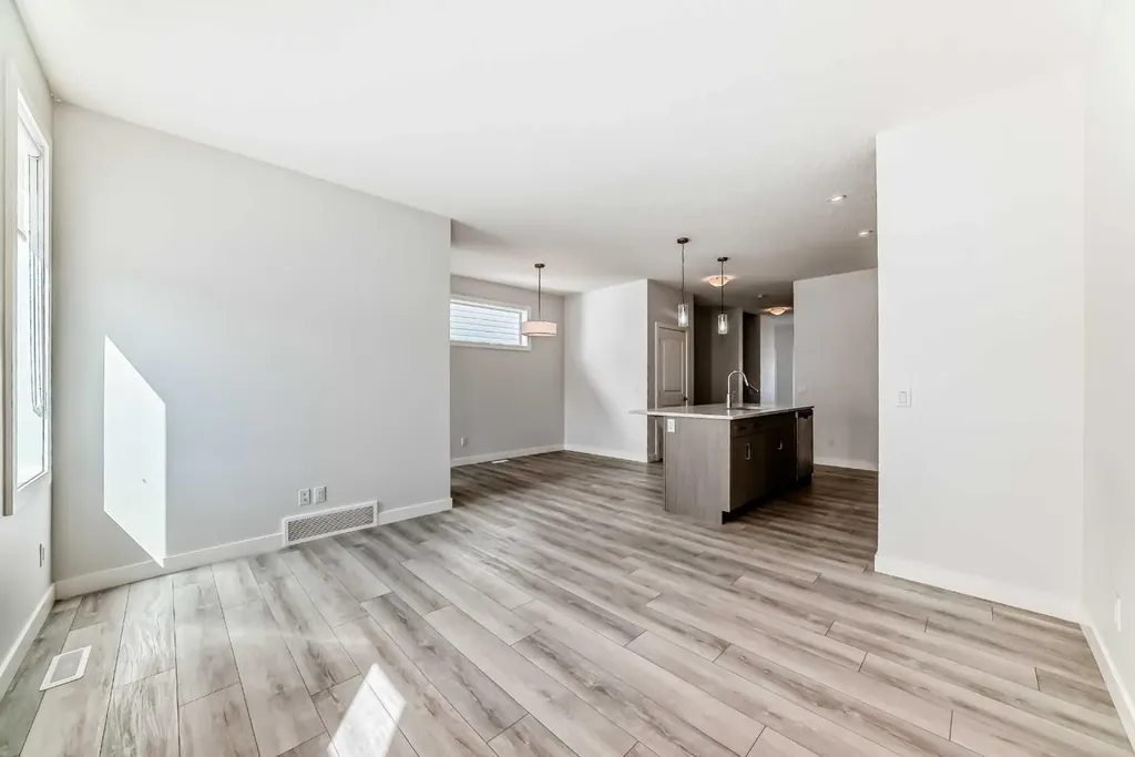 121 Ambleside Heath NW Calgary AB T3P1S4
