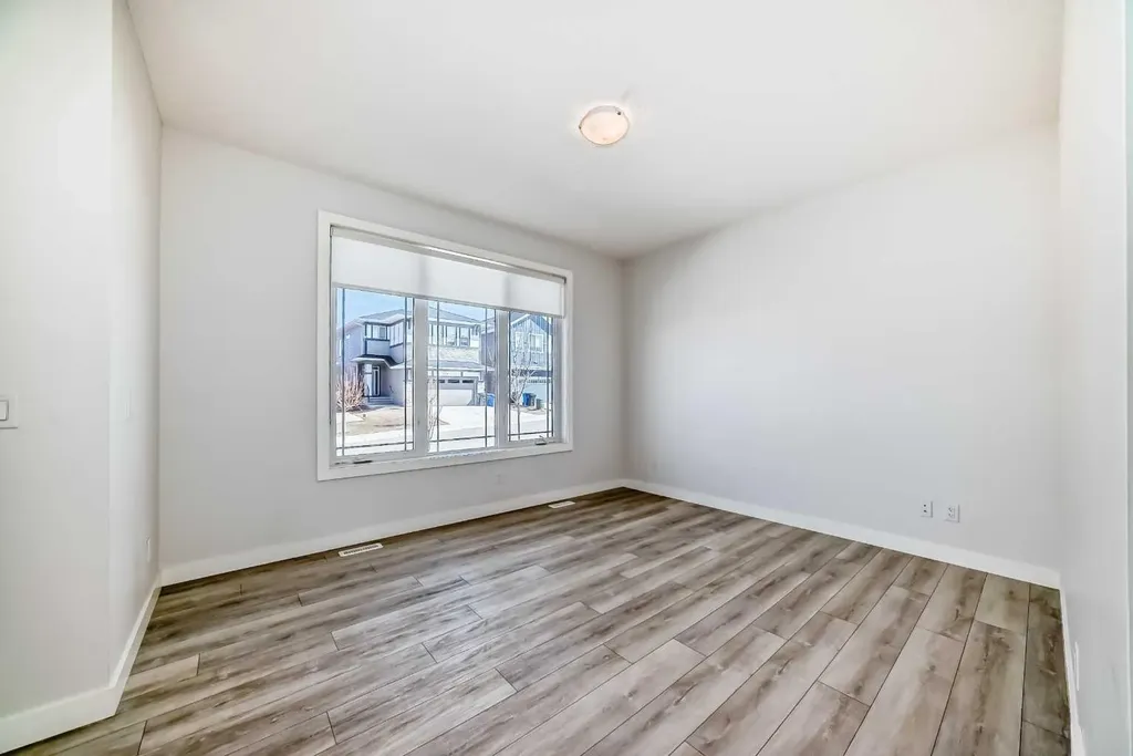 121 Ambleside Heath NW Calgary AB T3P1S4