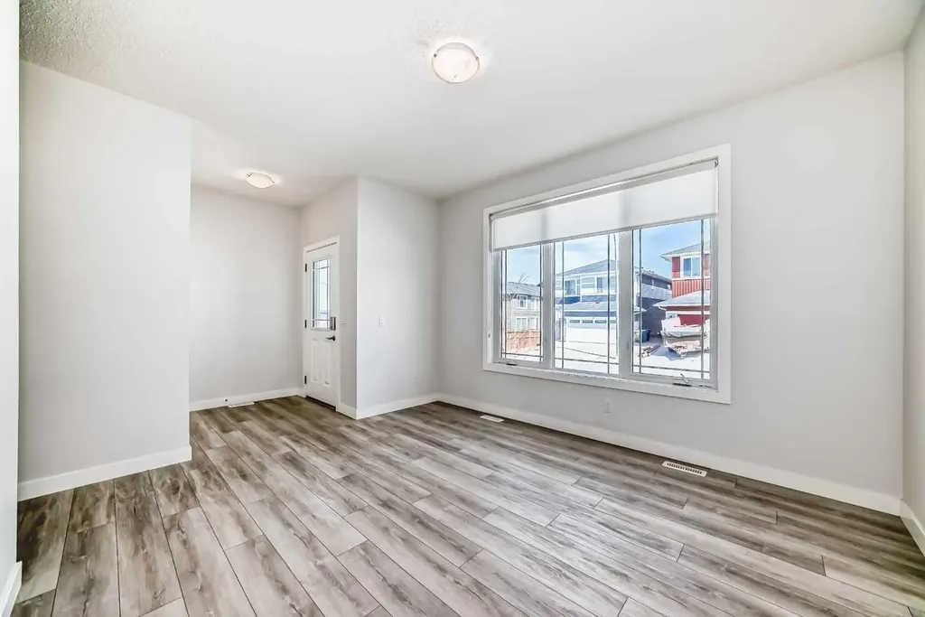 121 Ambleside Heath NW Calgary AB T3P1S4