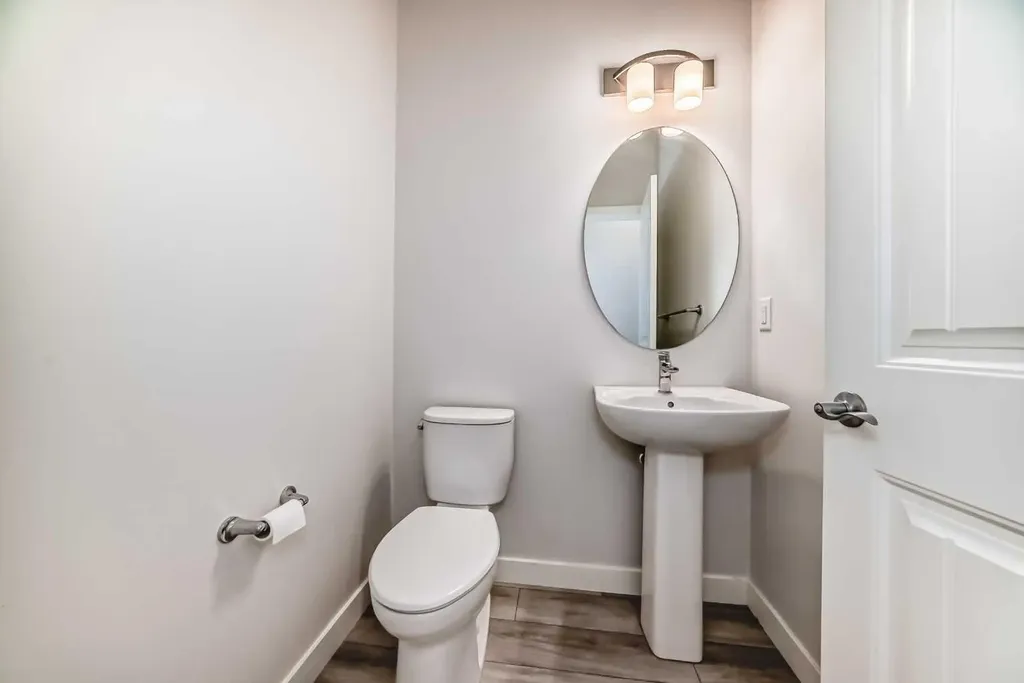 121 Ambleside Heath NW Calgary AB T3P1S4