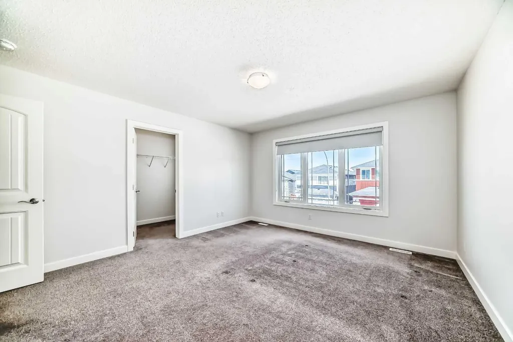 121 Ambleside Heath NW Calgary AB T3P1S4