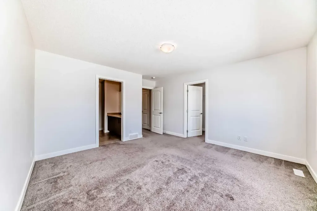 121 Ambleside Heath NW Calgary AB T3P1S4