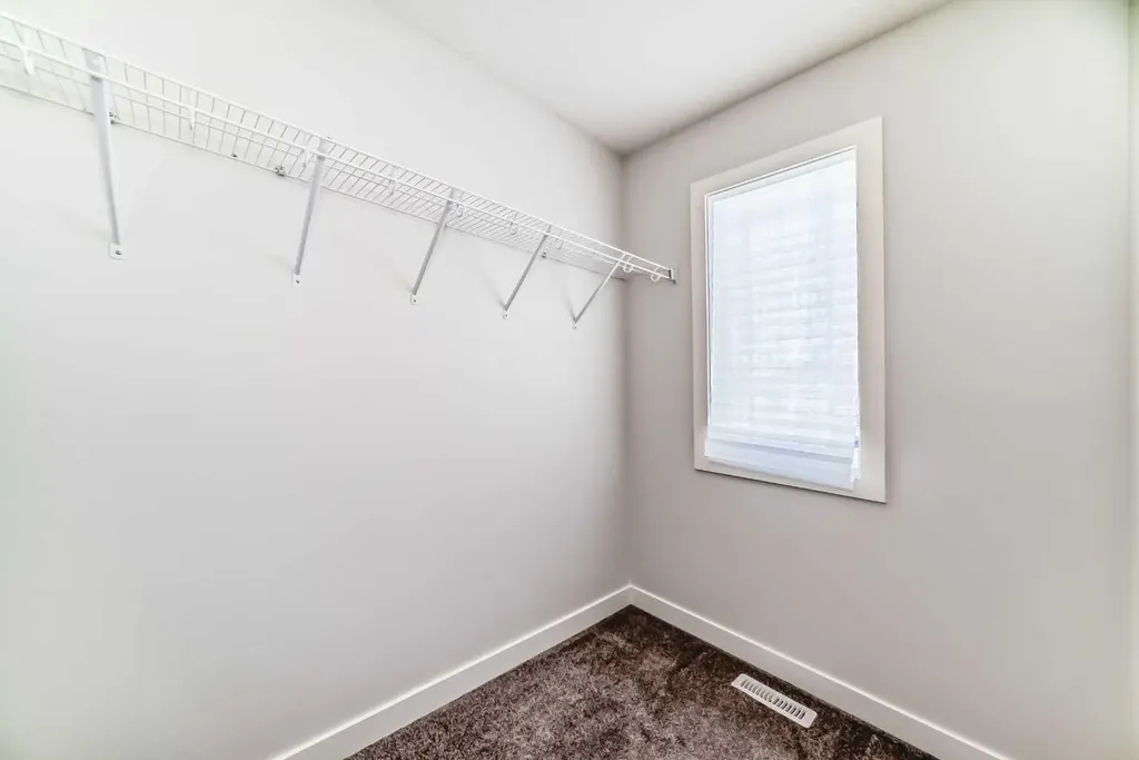 121 Ambleside Heath NW Calgary AB T3P1S4
