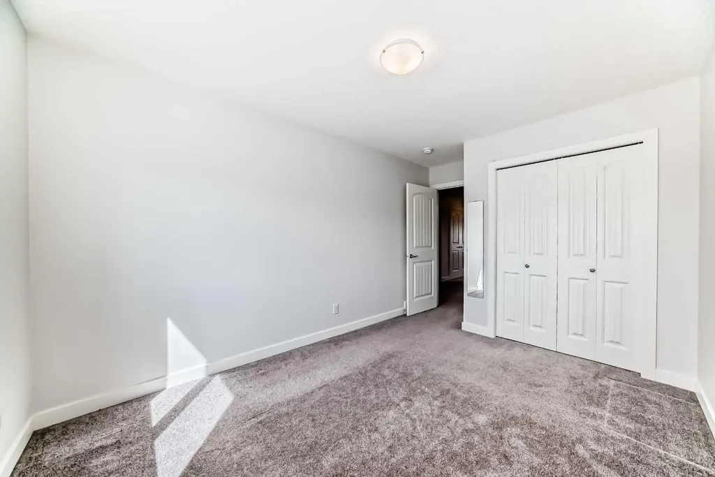 121 Ambleside Heath NW Calgary AB T3P1S4