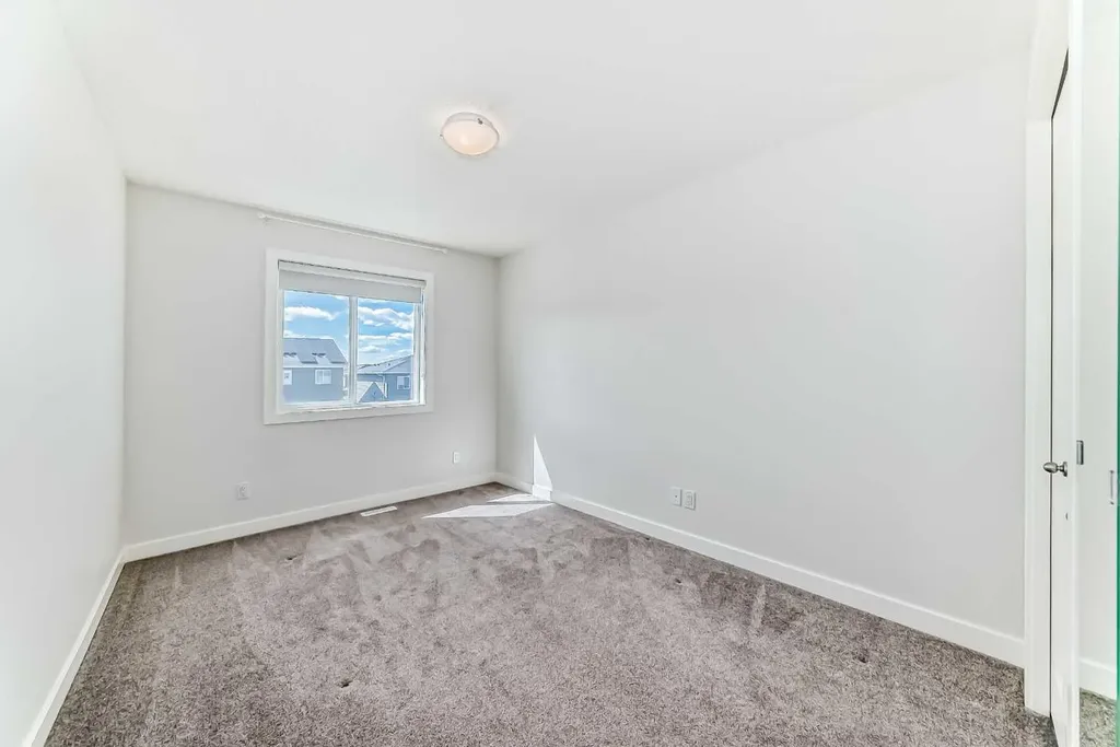 121 Ambleside Heath NW Calgary AB T3P1S4