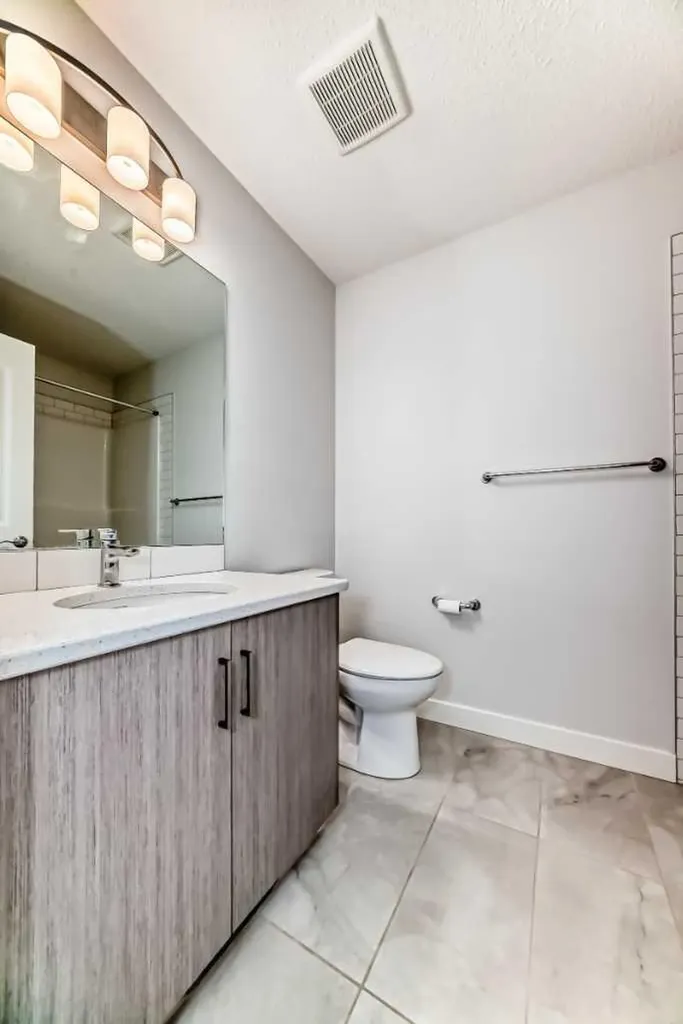 121 Ambleside Heath NW Calgary AB T3P1S4
