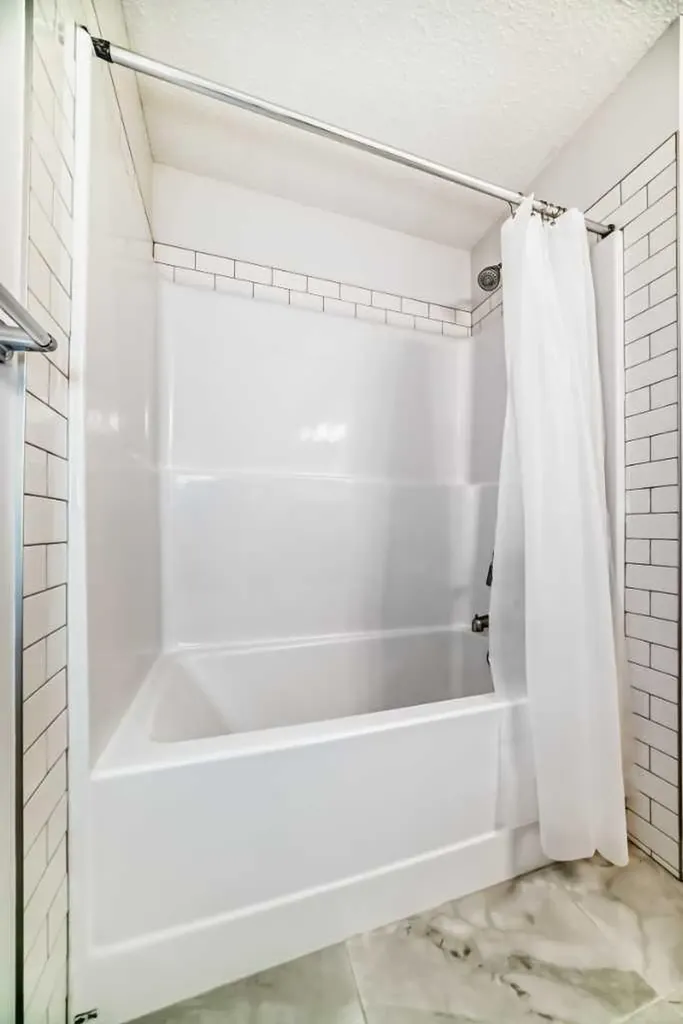 121 Ambleside Heath NW Calgary AB T3P1S4