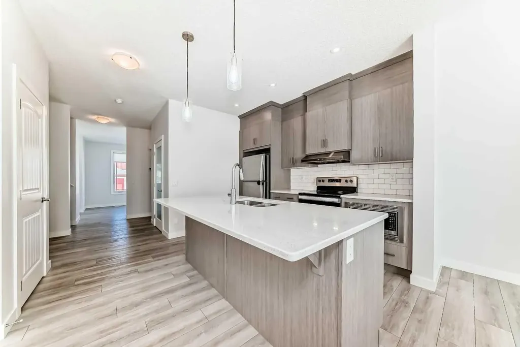121 Ambleside Heath NW Calgary AB T3P1S4