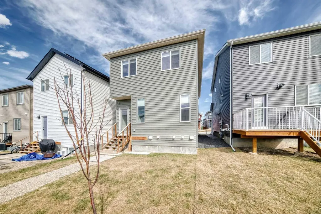 121 Ambleside Heath NW Calgary AB T3P1S4