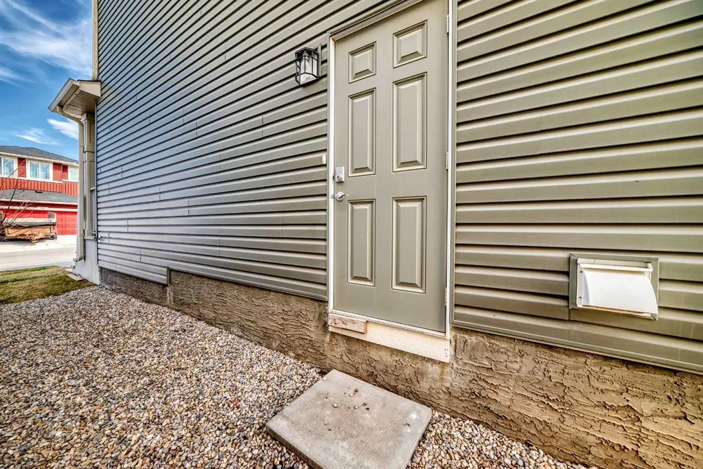121 Ambleside Heath NW Calgary AB T3P1S4