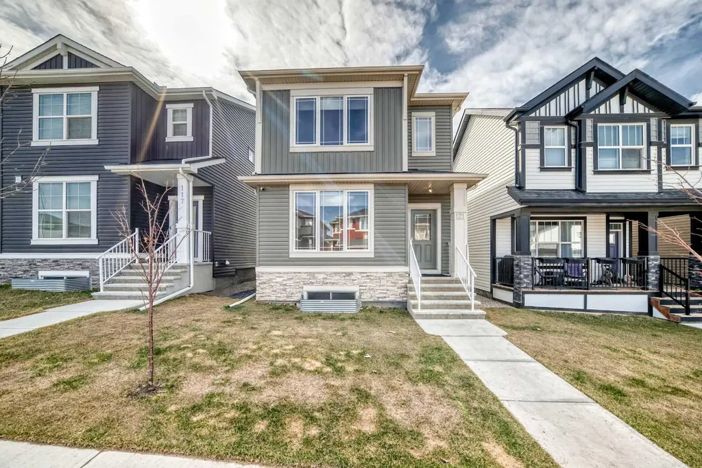121 Ambleside Heath NW Calgary AB T3P1S4