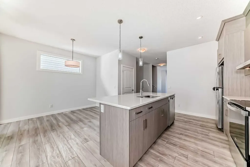 121 Ambleside Heath NW Calgary AB T3P1S4
