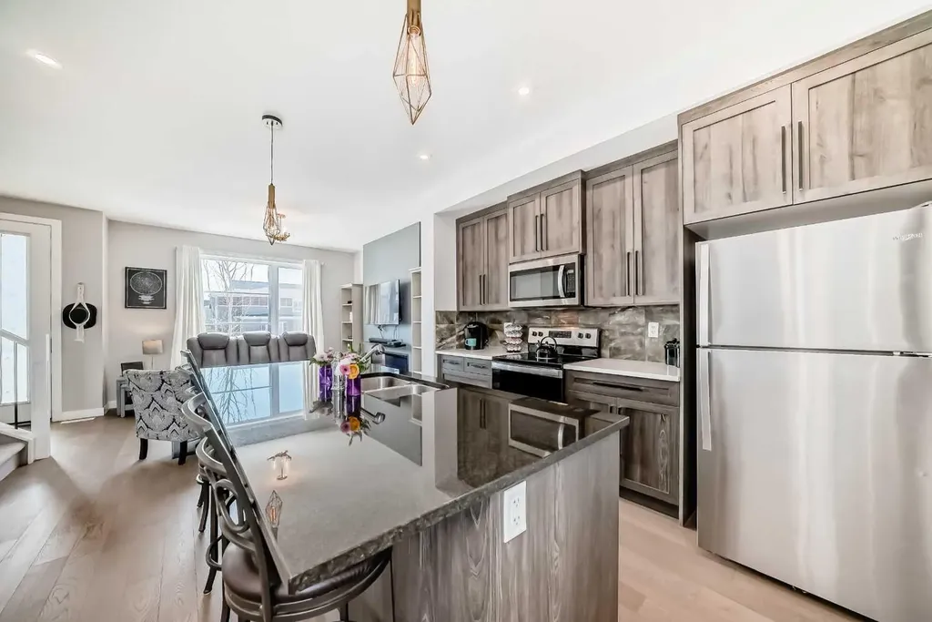 1016 Lanark Boulevard SE Airdrie AB T4A 3L6