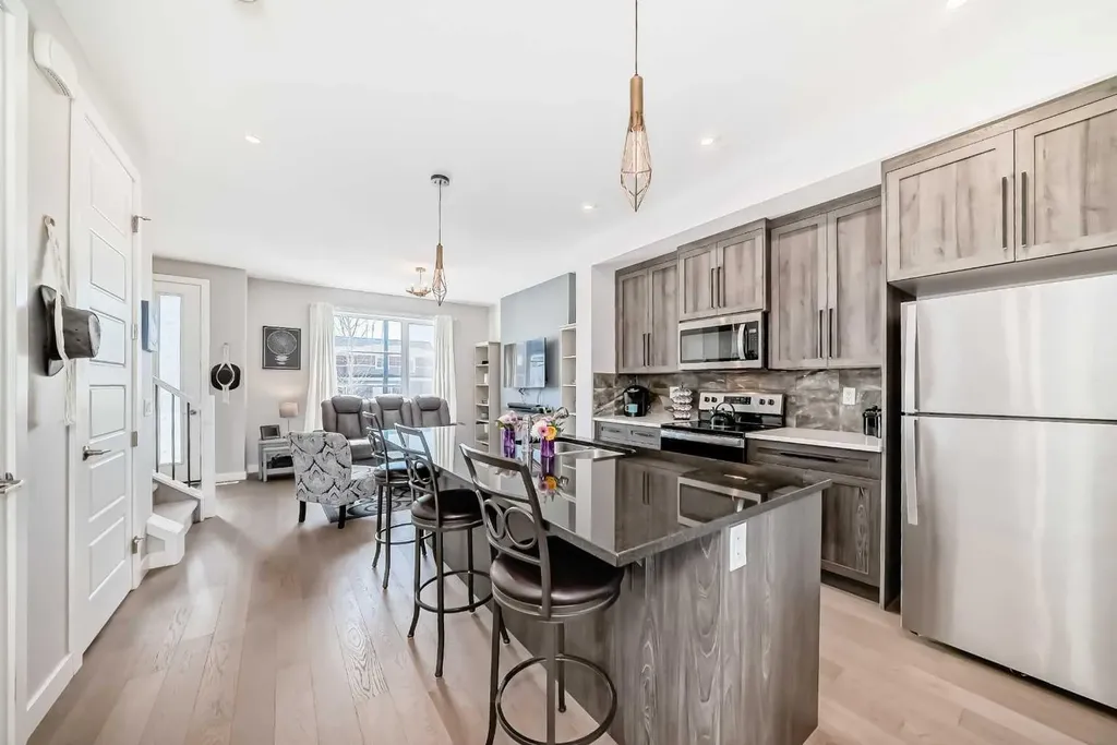 1016 Lanark Boulevard SE Airdrie AB T4A 3L6