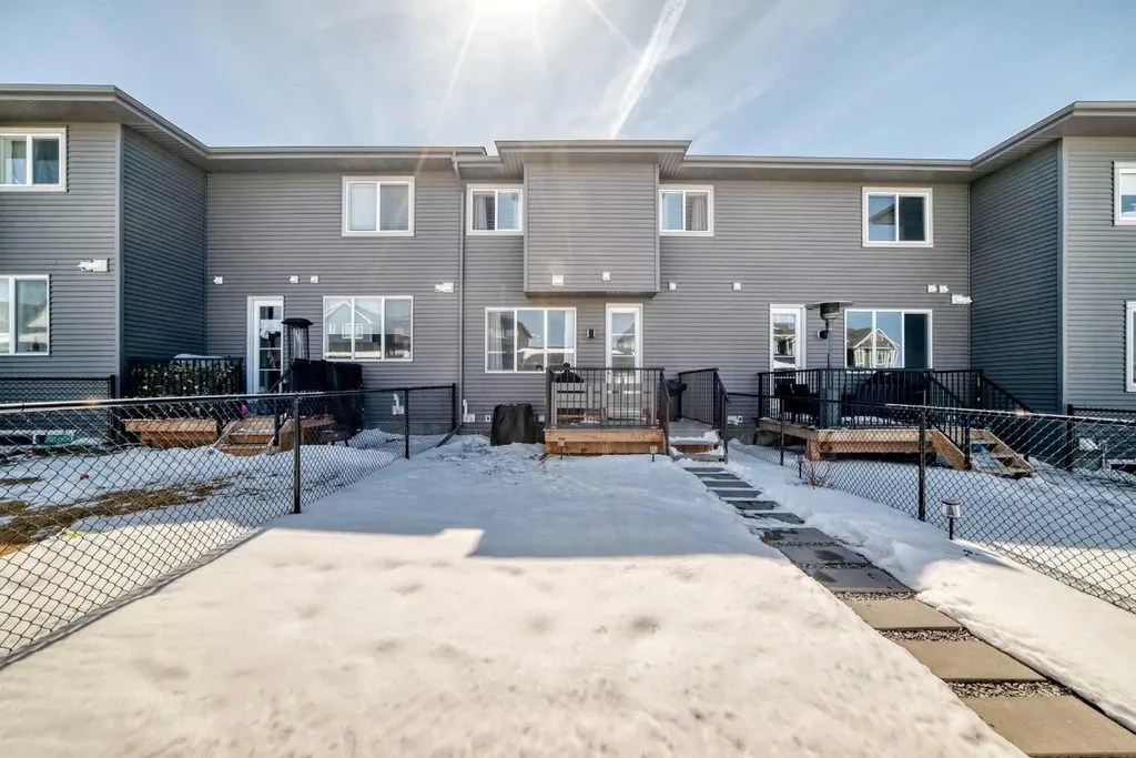 1016 Lanark Boulevard SE Airdrie AB T4A 3L6