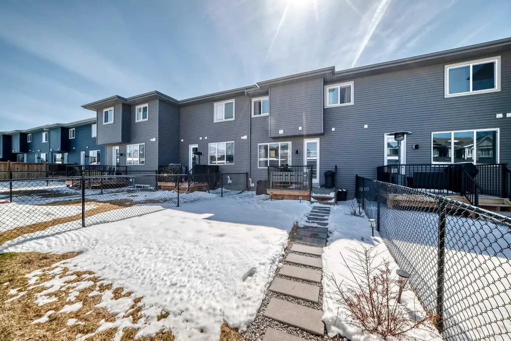 1016 Lanark Boulevard SE Airdrie AB T4A 3L6