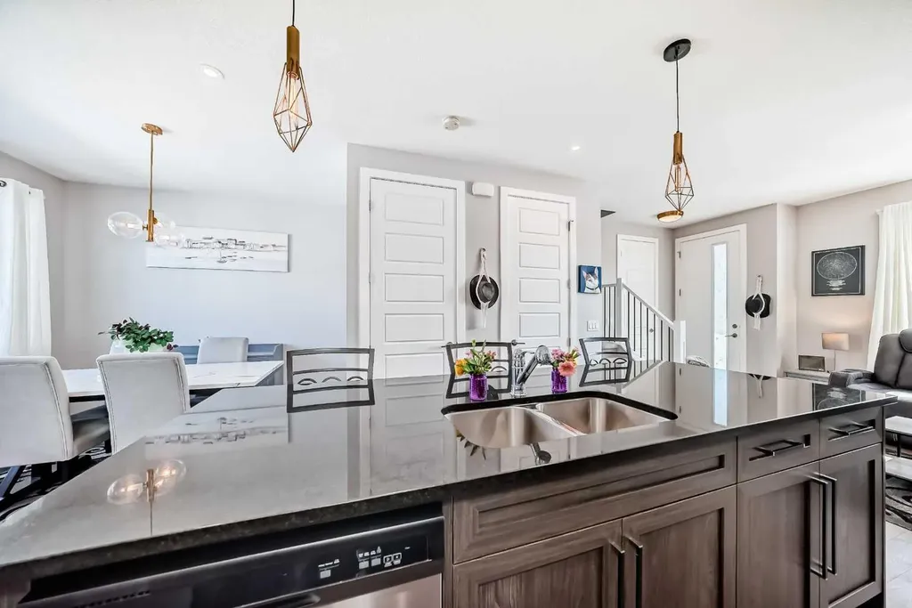 1016 Lanark Boulevard SE Airdrie AB T4A 3L6