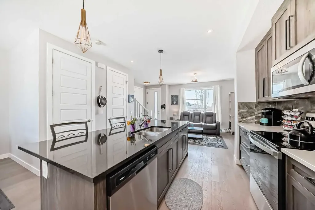 1016 Lanark Boulevard SE Airdrie AB T4A 3L6