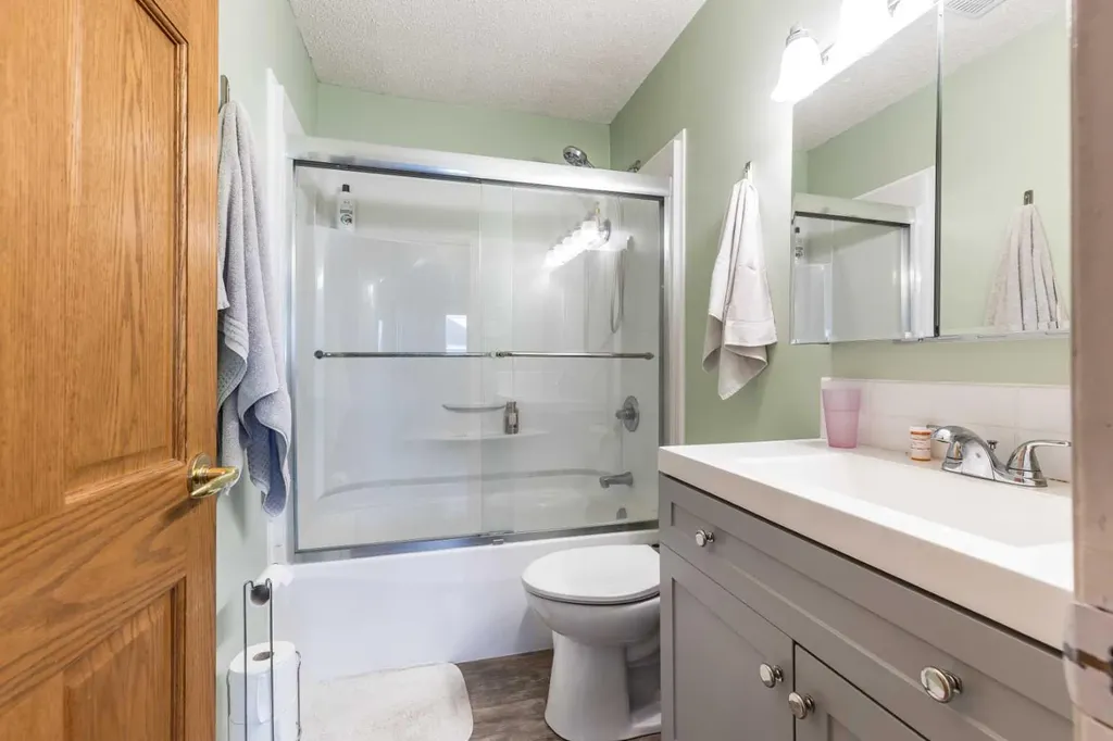 2405 16 Avenue SE Medicine Hat AB T1A 3T5