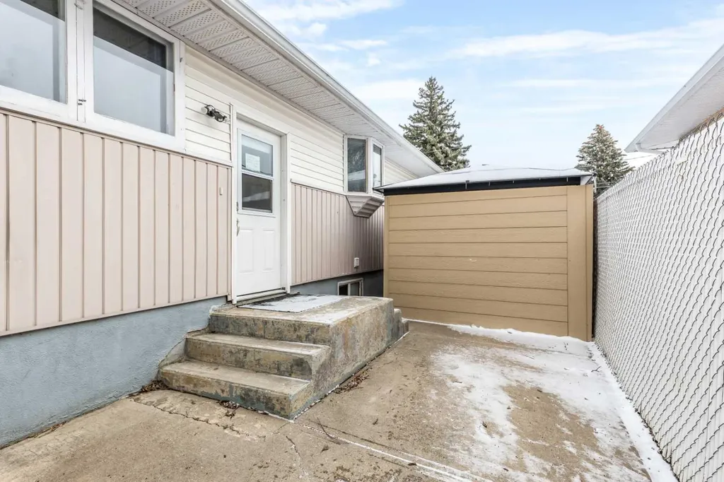 2405 16 Avenue SE Medicine Hat AB T1A 3T5