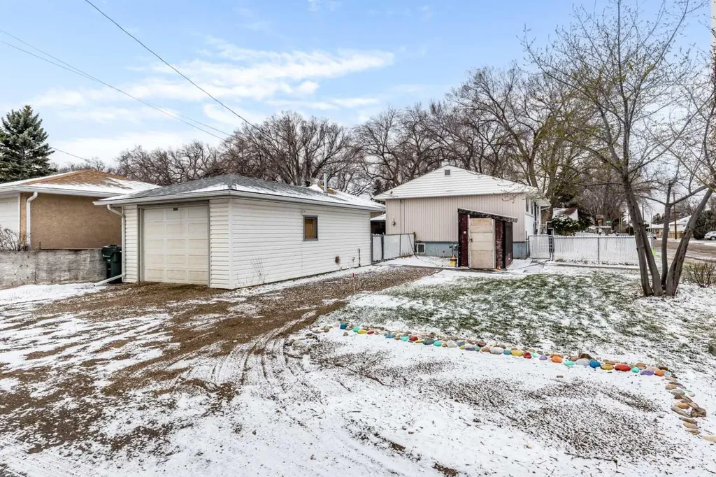 2405 16 Avenue SE Medicine Hat AB T1A 3T5