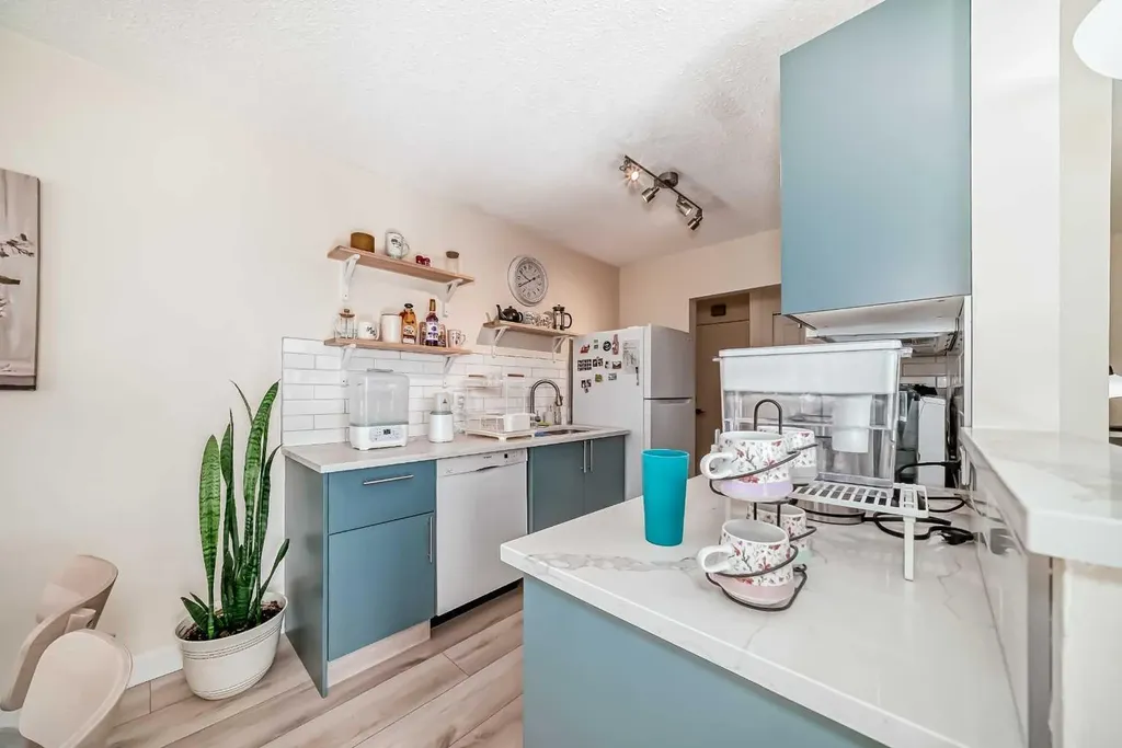 520 Cedar Crescent SW Calgary AB T3C 2Y8