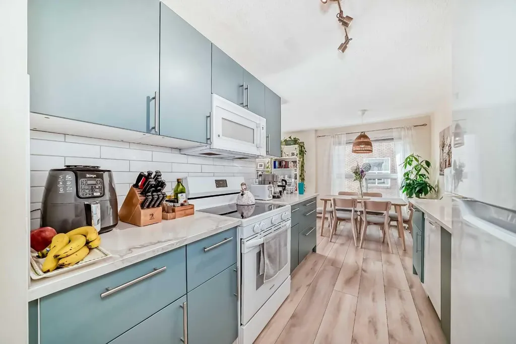 520 Cedar Crescent SW Calgary AB T3C 2Y8