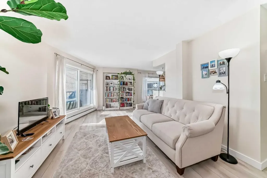 520 Cedar Crescent SW Calgary AB T3C 2Y8