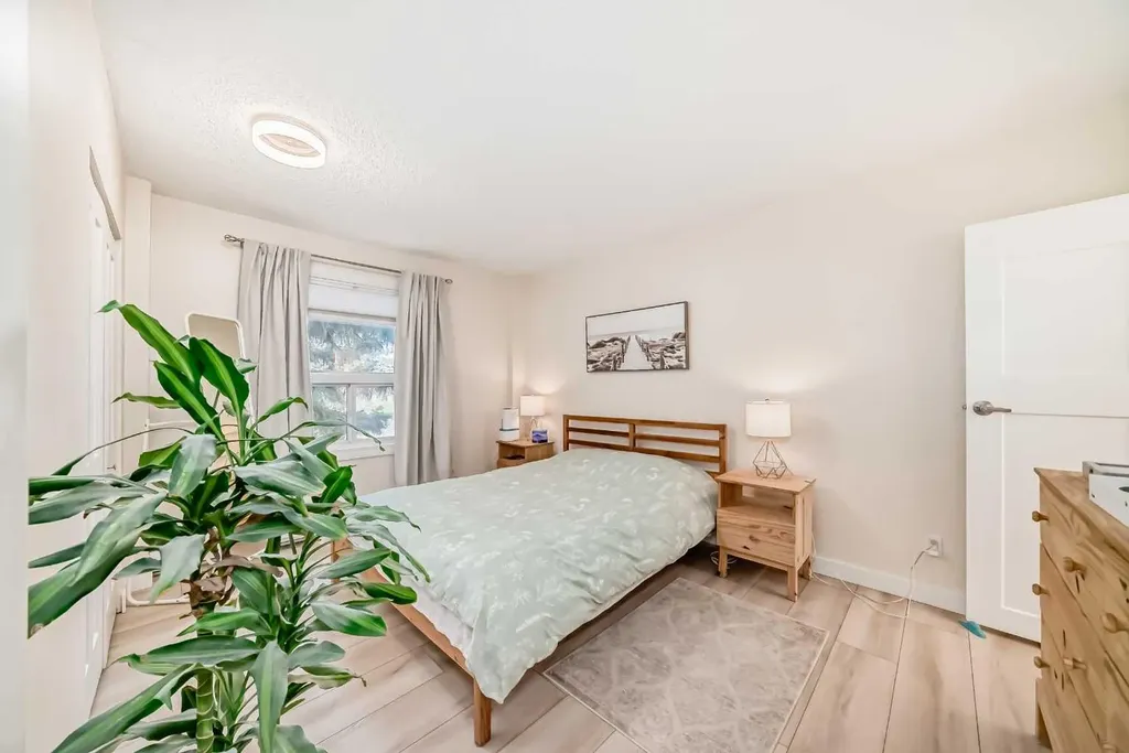 520 Cedar Crescent SW Calgary AB T3C 2Y8