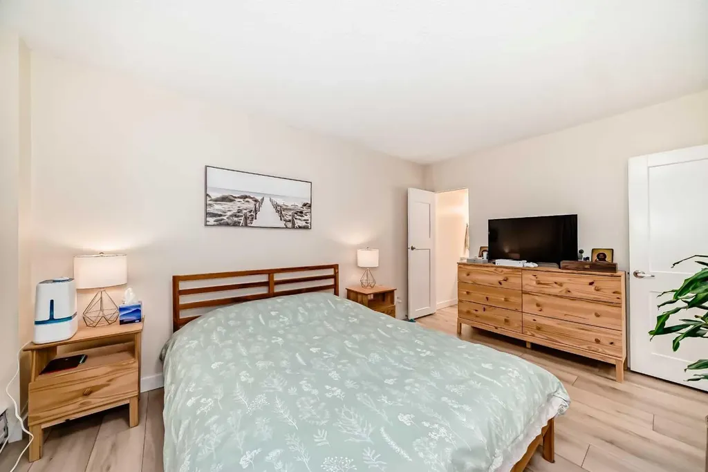 520 Cedar Crescent SW Calgary AB T3C 2Y8