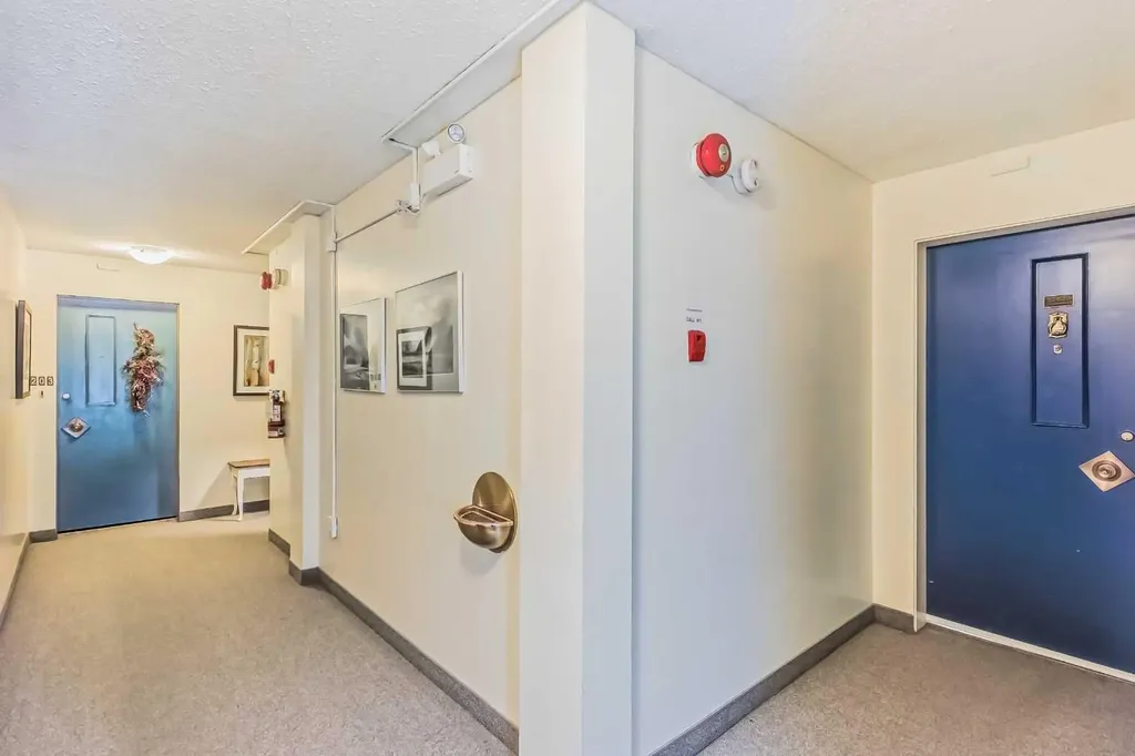 520 Cedar Crescent SW Calgary AB T3C 2Y8