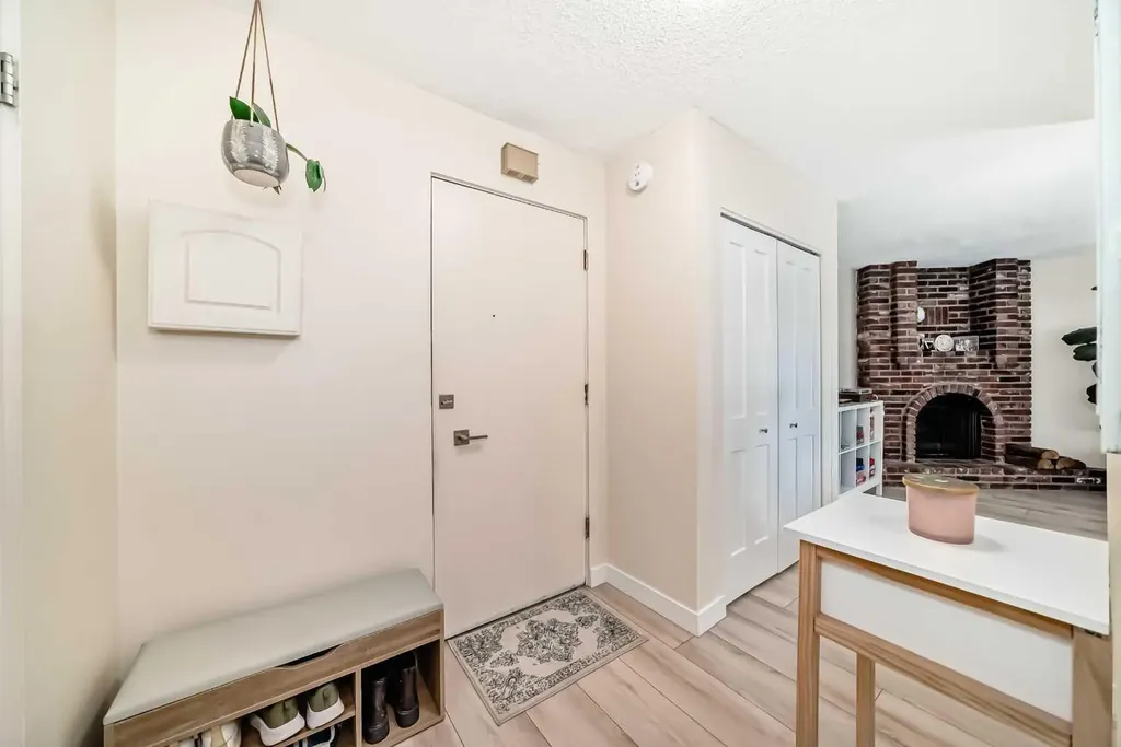 520 Cedar Crescent SW Calgary AB T3C 2Y8
