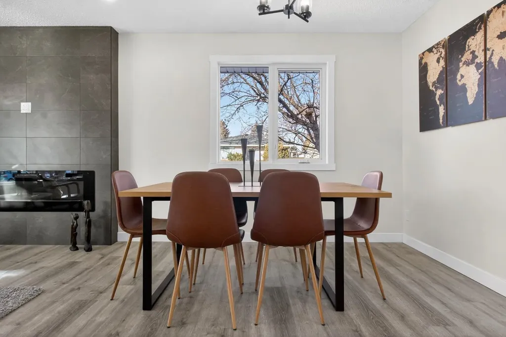 203 Lynnover Place SE Calgary AB T2C 1L5