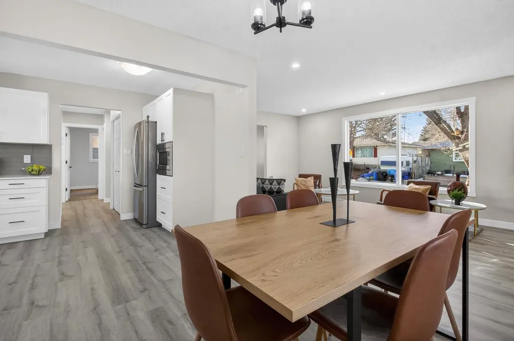 203 Lynnover Place SE Calgary AB T2C 1L5