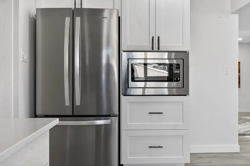 203 Lynnover Place SE Calgary AB T2C 1L5