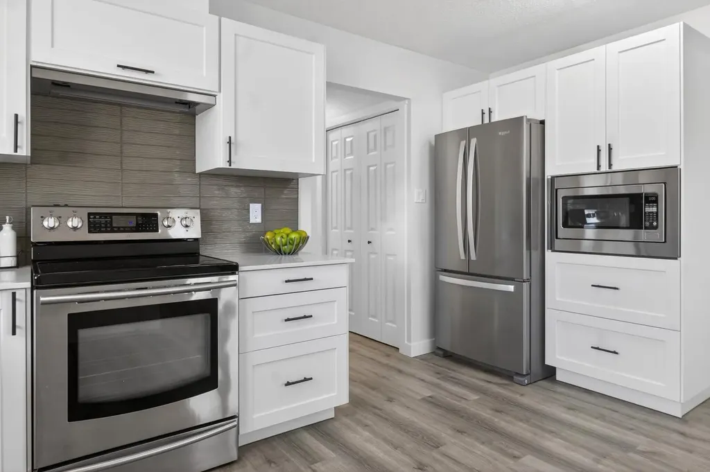 203 Lynnover Place SE Calgary AB T2C 1L5