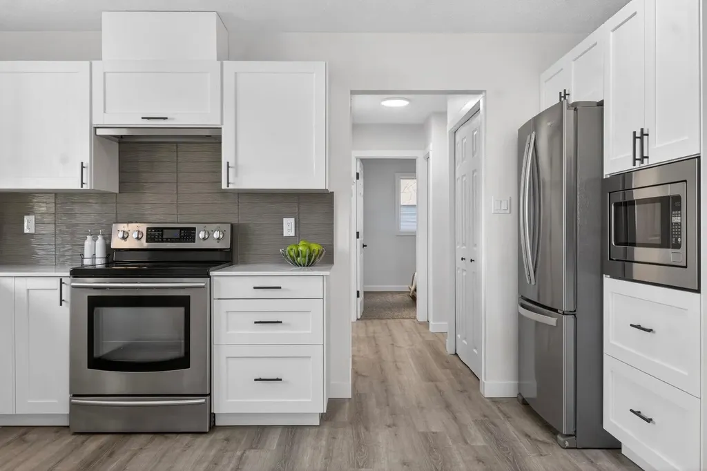 203 Lynnover Place SE Calgary AB T2C 1L5