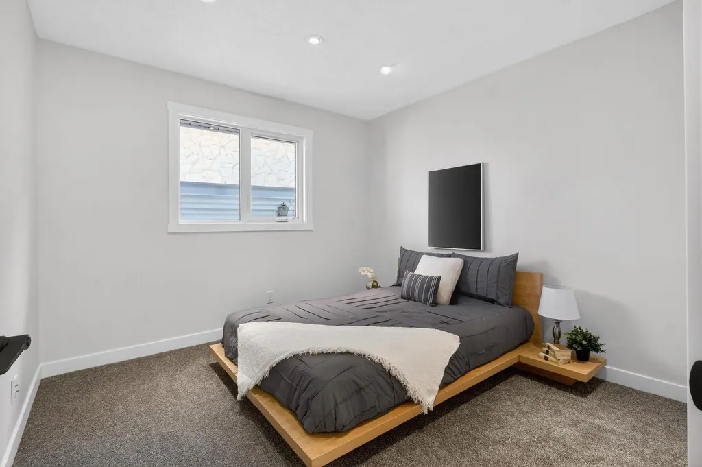 203 Lynnover Place SE Calgary AB T2C 1L5